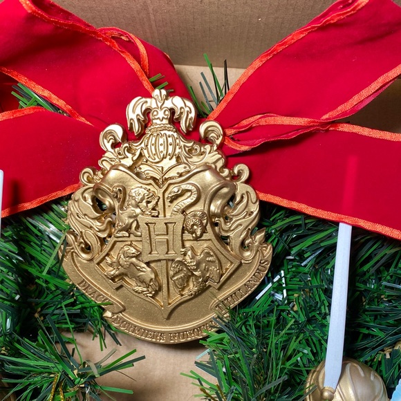 🎄 Wreath 18” Harry Potter Hogwarts Crest Snitch - Picture 4 of 8